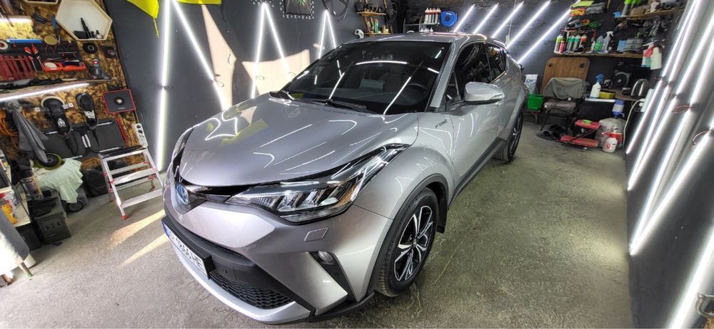 Toyota CH-R hybrid 2019