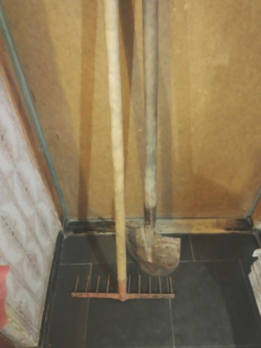 Продам садовий iнвентар по 100 грн. за кожну одиницю.