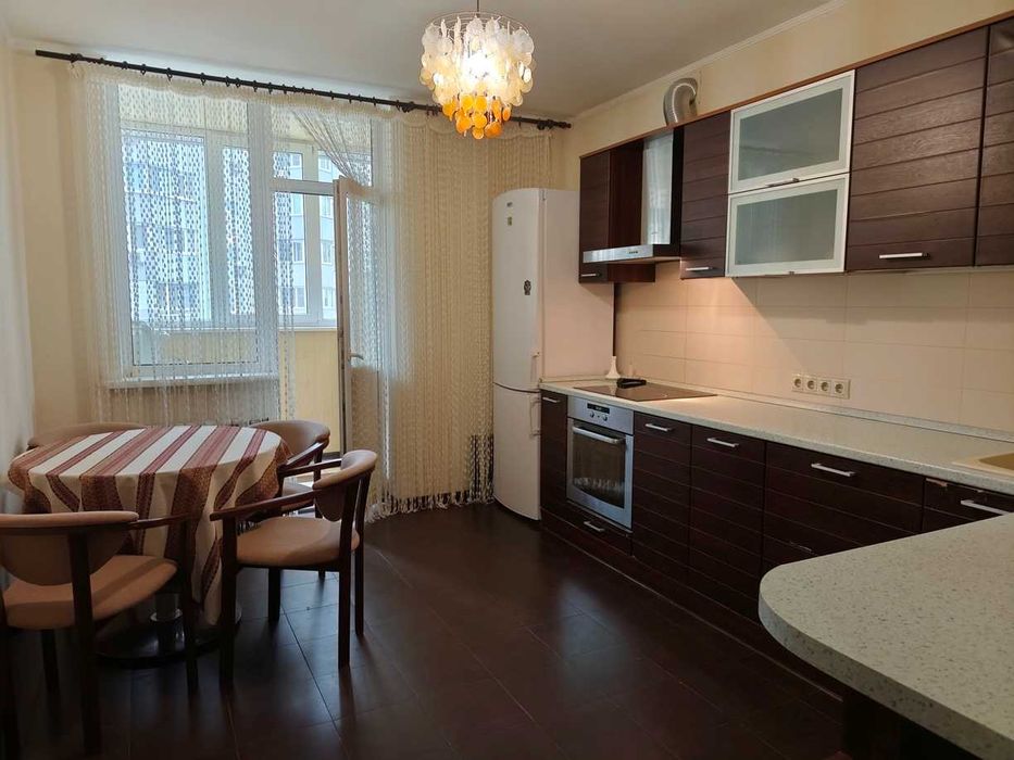 2-х кімн. кв. 69 м2, 3 поверх, Гмирі 2, метро Осокорки, Позняки
