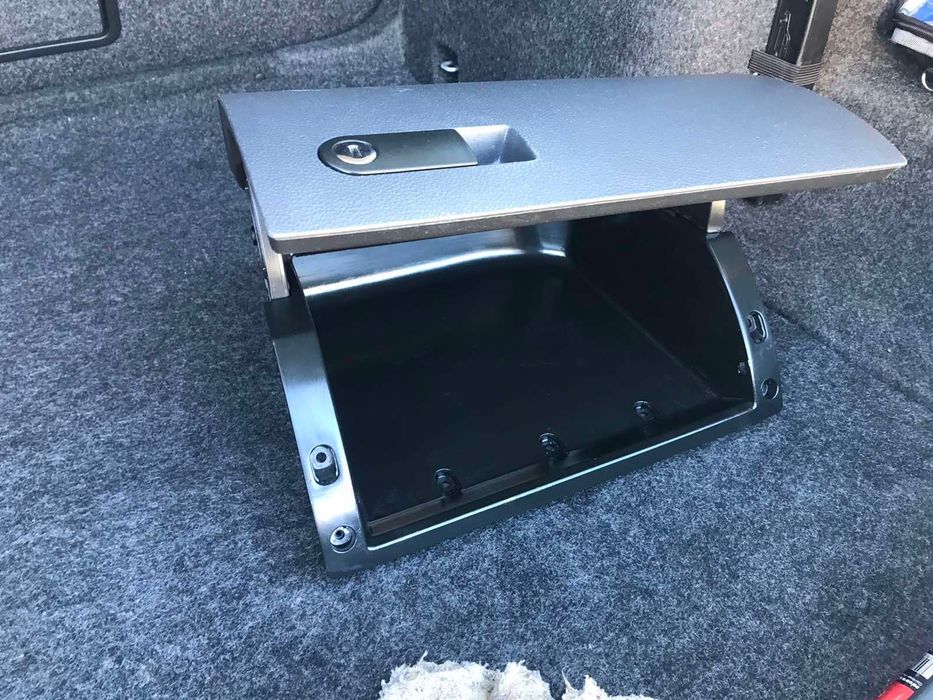 Продам бардачок на VW T 5