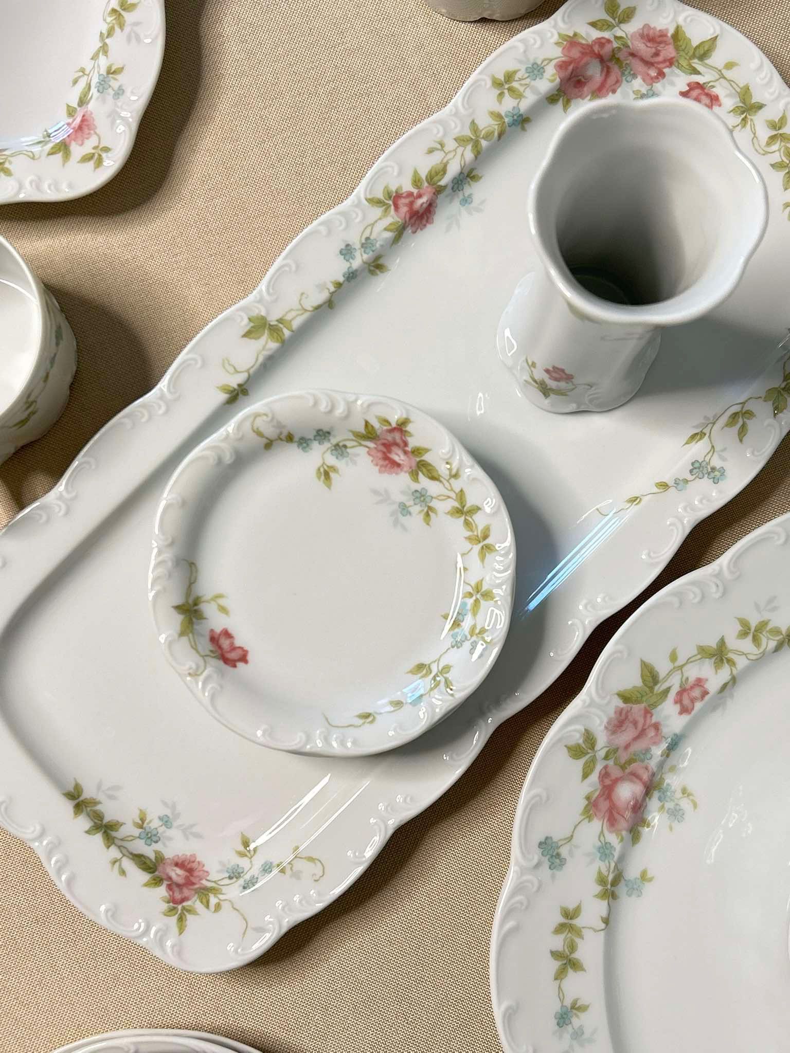 Zestaw Rosenthal Monbijou śniadaniowy na 12 osób z 53 elementów