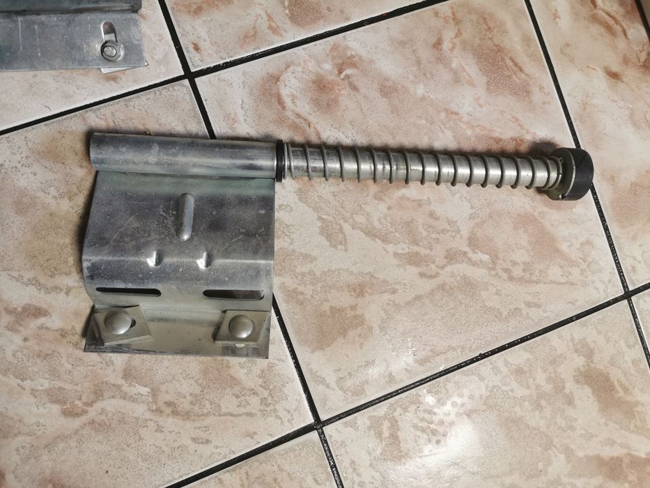 Odbojniki sprężynowe do bramy garażowej