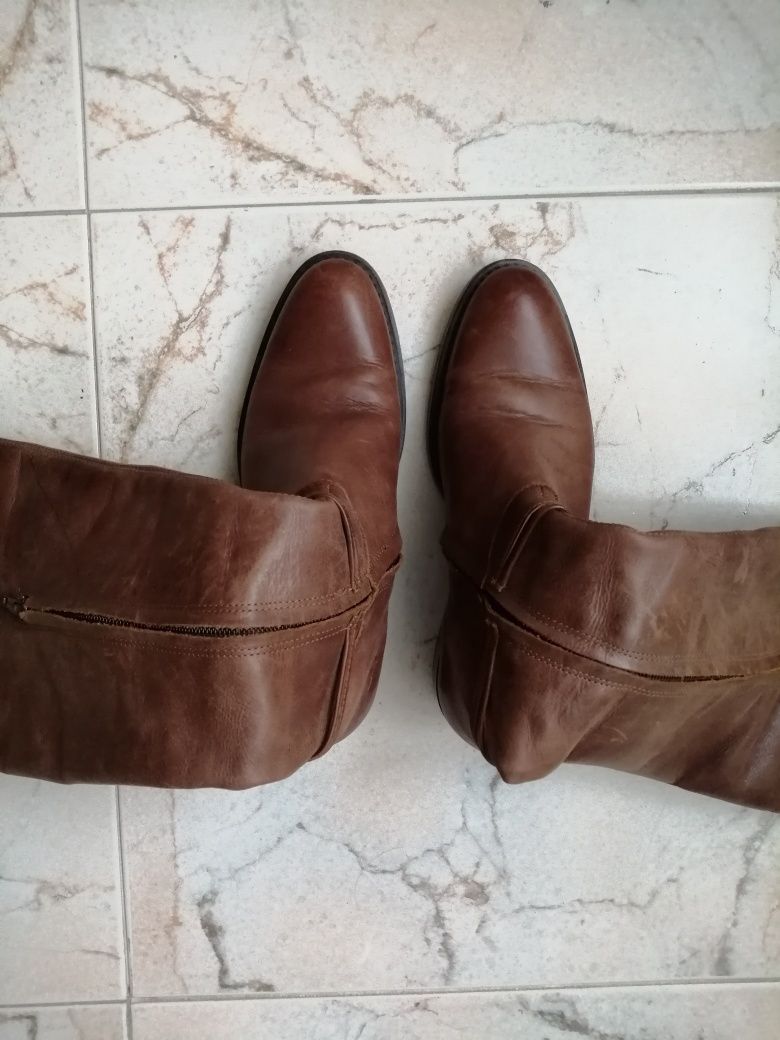 Botas Zilian castanhas em pele