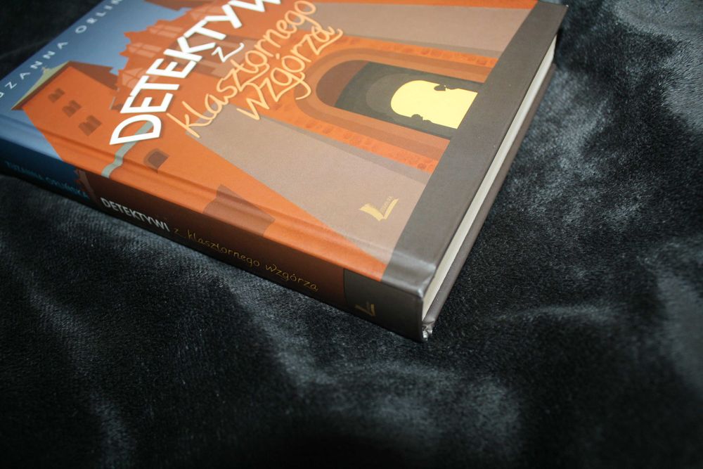 Detektywi z klasztornego wzgórza- książka okładka twarda