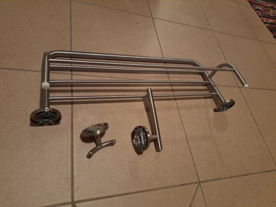 Komplet łazienkowy Bisk: wieszaki ręcznik, uchwyt papier