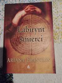 Labirynt śmierci - Ariana Franklin