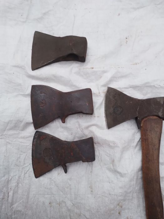 Топор  , вила , сокира