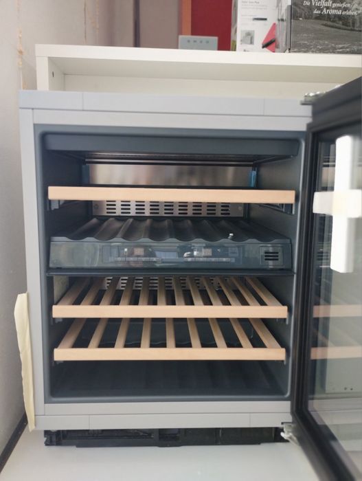 Продам винный холодильник