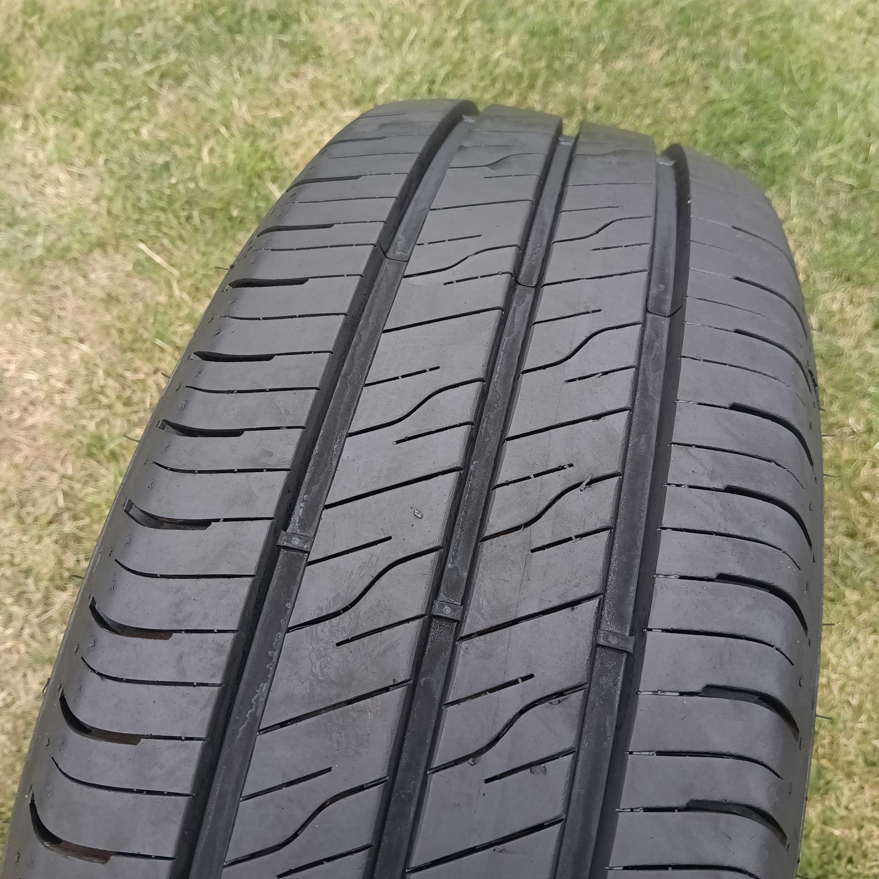 opona 215/65/16C Goodyear Efficient Grip Cargo 2 1 sztuka 9mm 2024