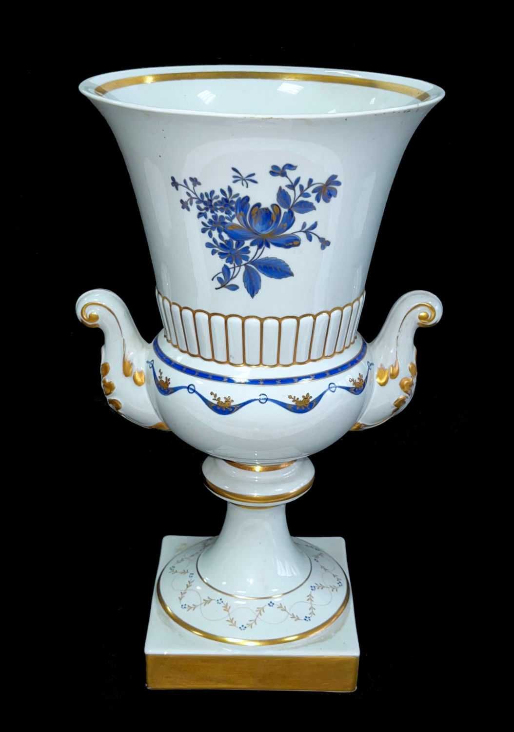 Ânfora de porcelana da Vista Alegre