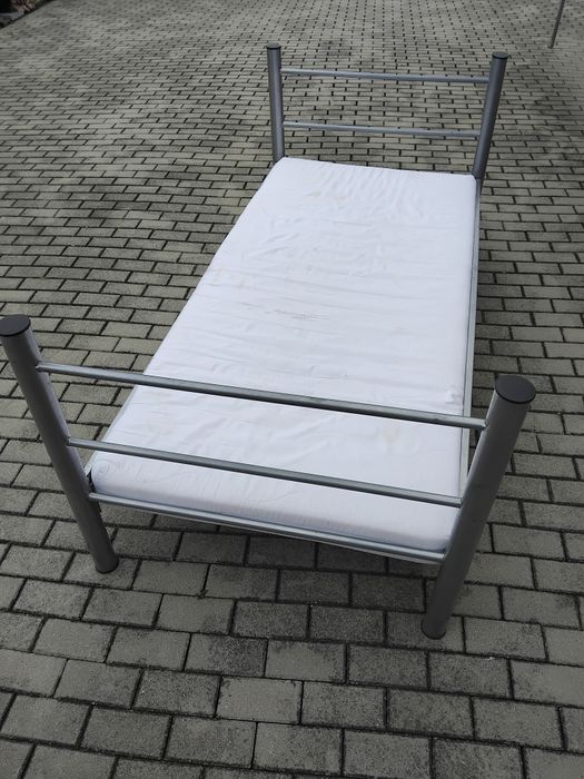 Łóżko metalowe 200x90 cm. Możliwy transport.