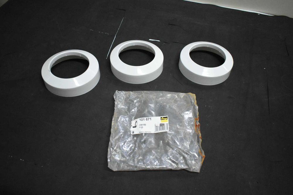 Rozeta WC / Osłona rury kanalizacyjnej 3 sztuki nowe fi 110