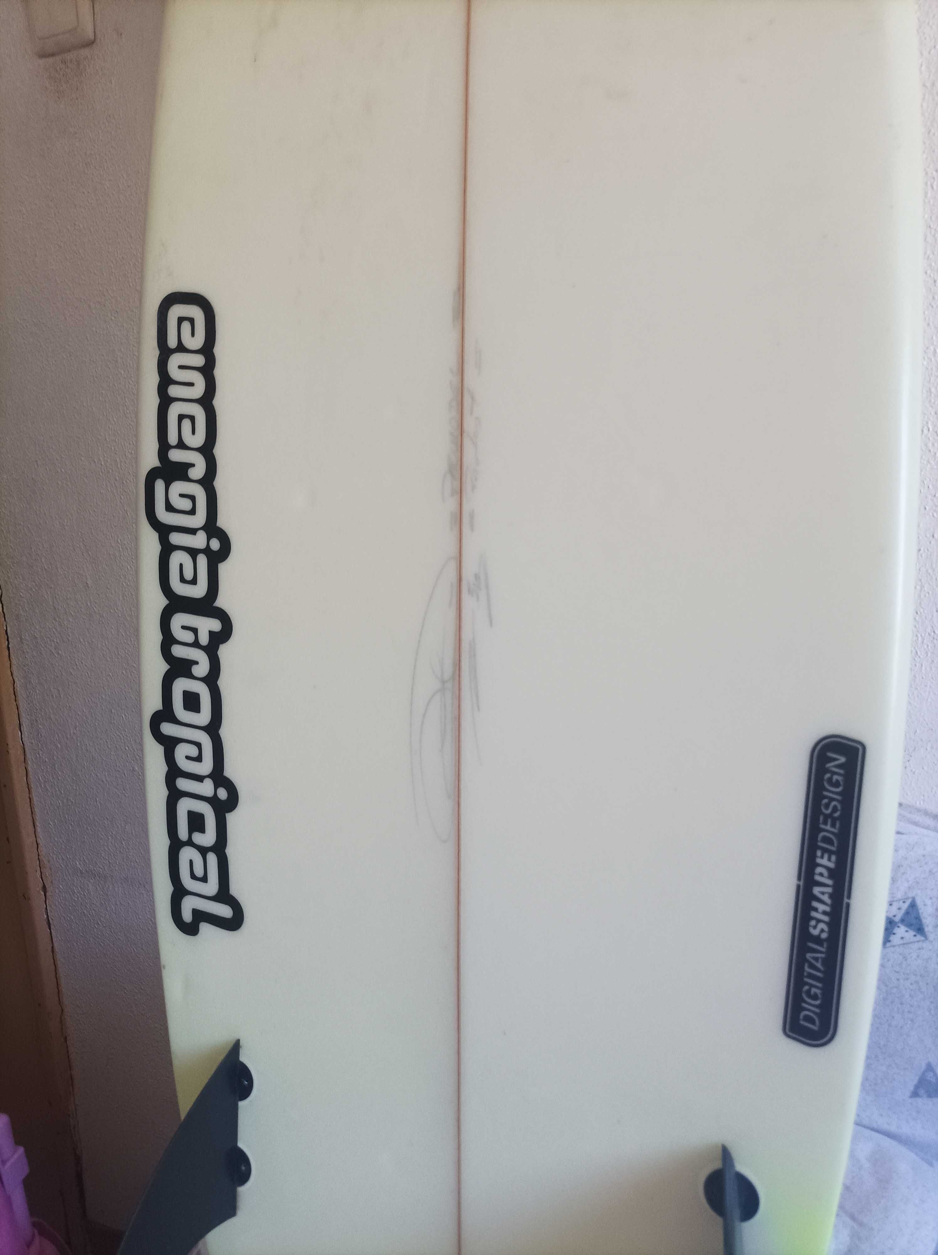 Prancha de surf energia tropical autografada