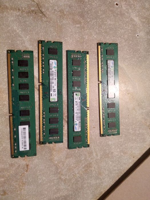 Pamięć RAM 4 x 4GB.