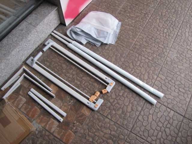 Barierka bramka zabezpieczająca dla dzieci do łóżka 150 cm YIKANWEN