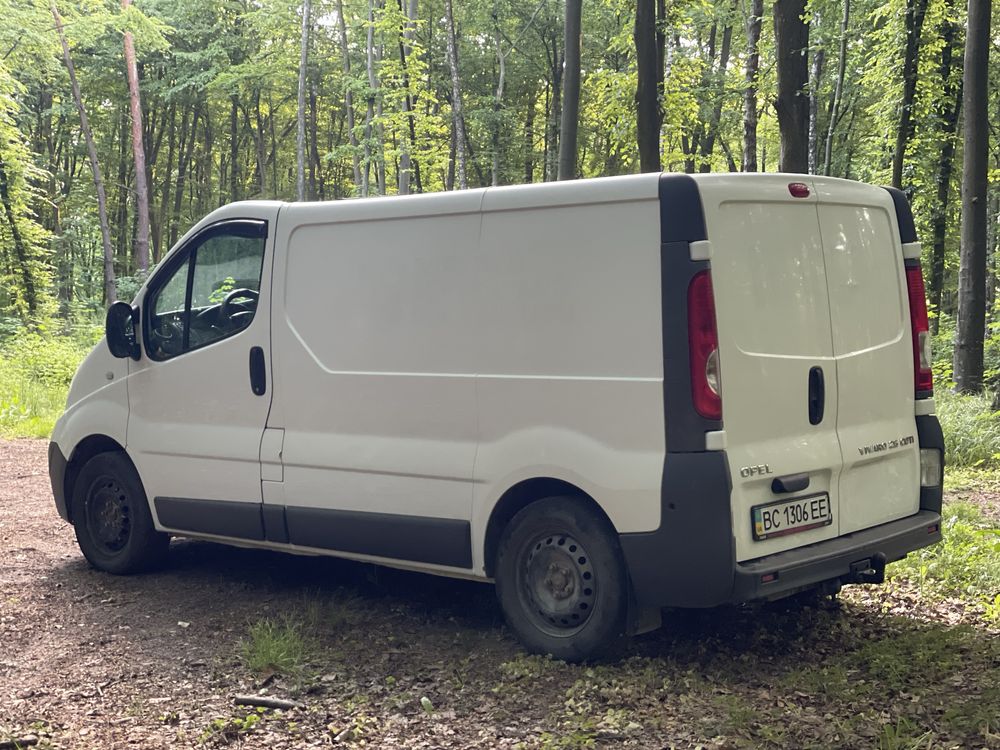 Opel Vivaro 2.5 2011