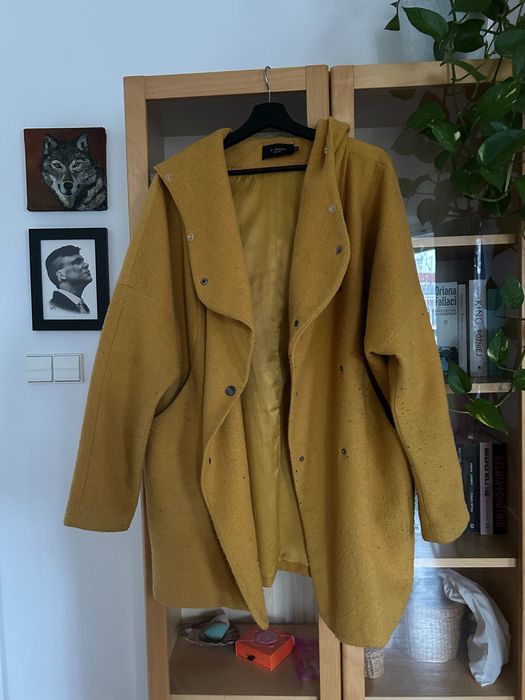 Żółty płaszcz Monnari