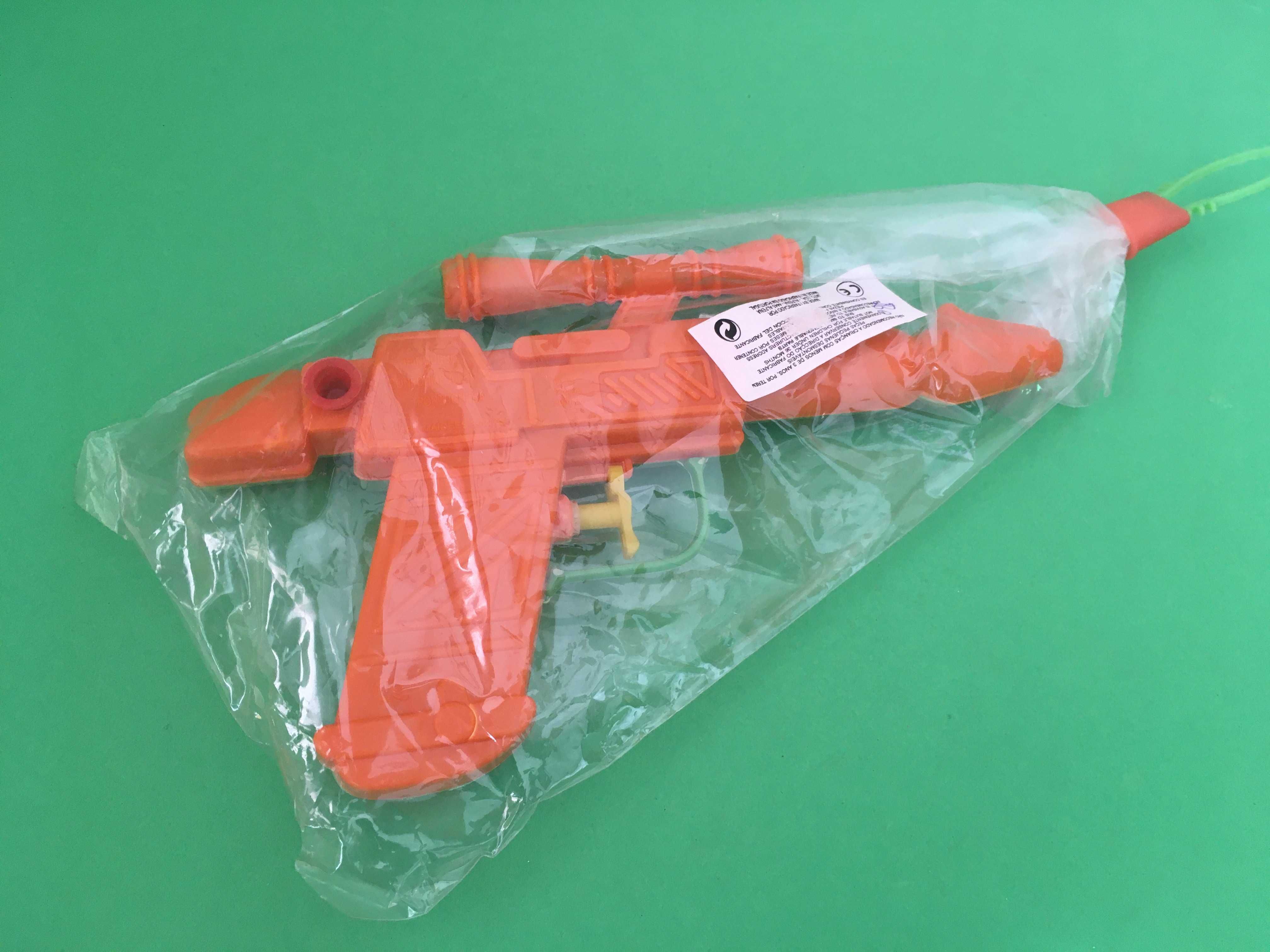 Bisnagas Pistolas em plástico da marca Portuguesa Pepe Antigas