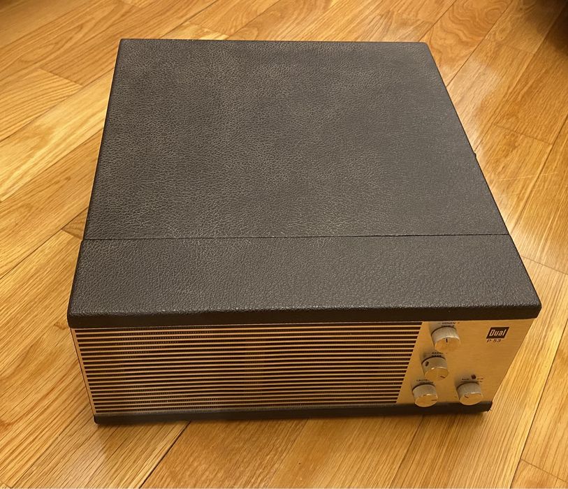 Gira-discos antigo Dual P53