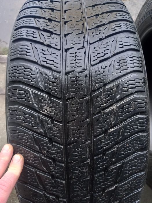 Продам зимову гуму нокіан 255 60 18