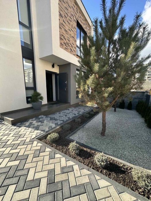 Продаж будинку в місті