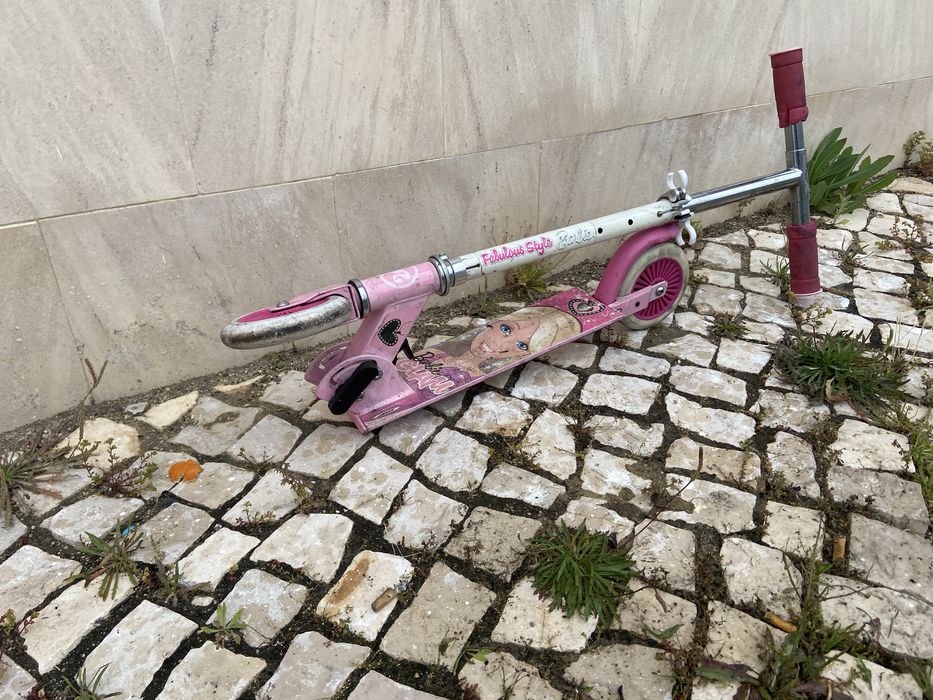 Trotinete Barbie Glam dobrável – usada mas funcional
