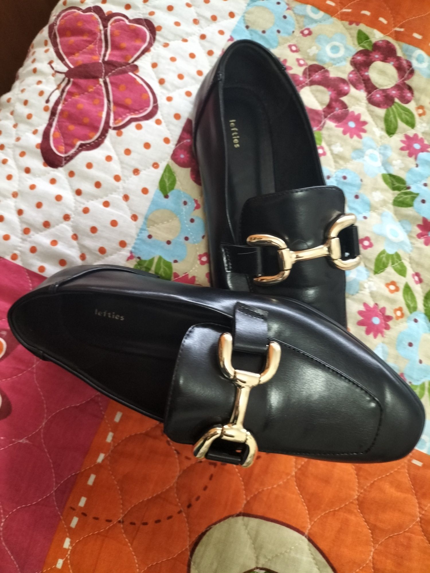 Mocassins pretos novos