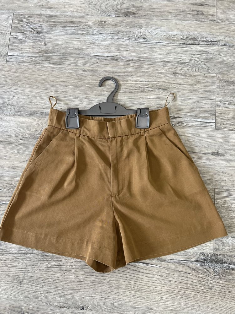Zara- легкі , модні шорти