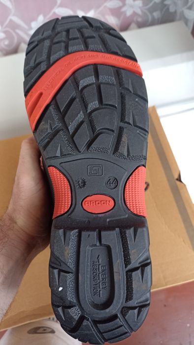 Продам робочі ботинки зимові 44 розмір.