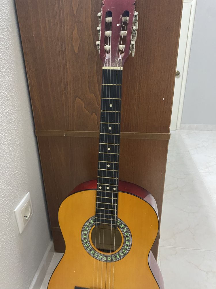 Guitarra em muito bom estado