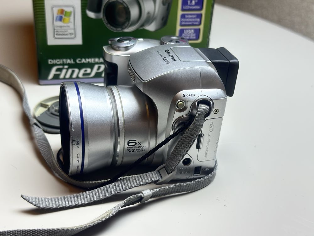 Fujifilm Finepix S3000 aparat cyfrowy, vintage analog look y2k