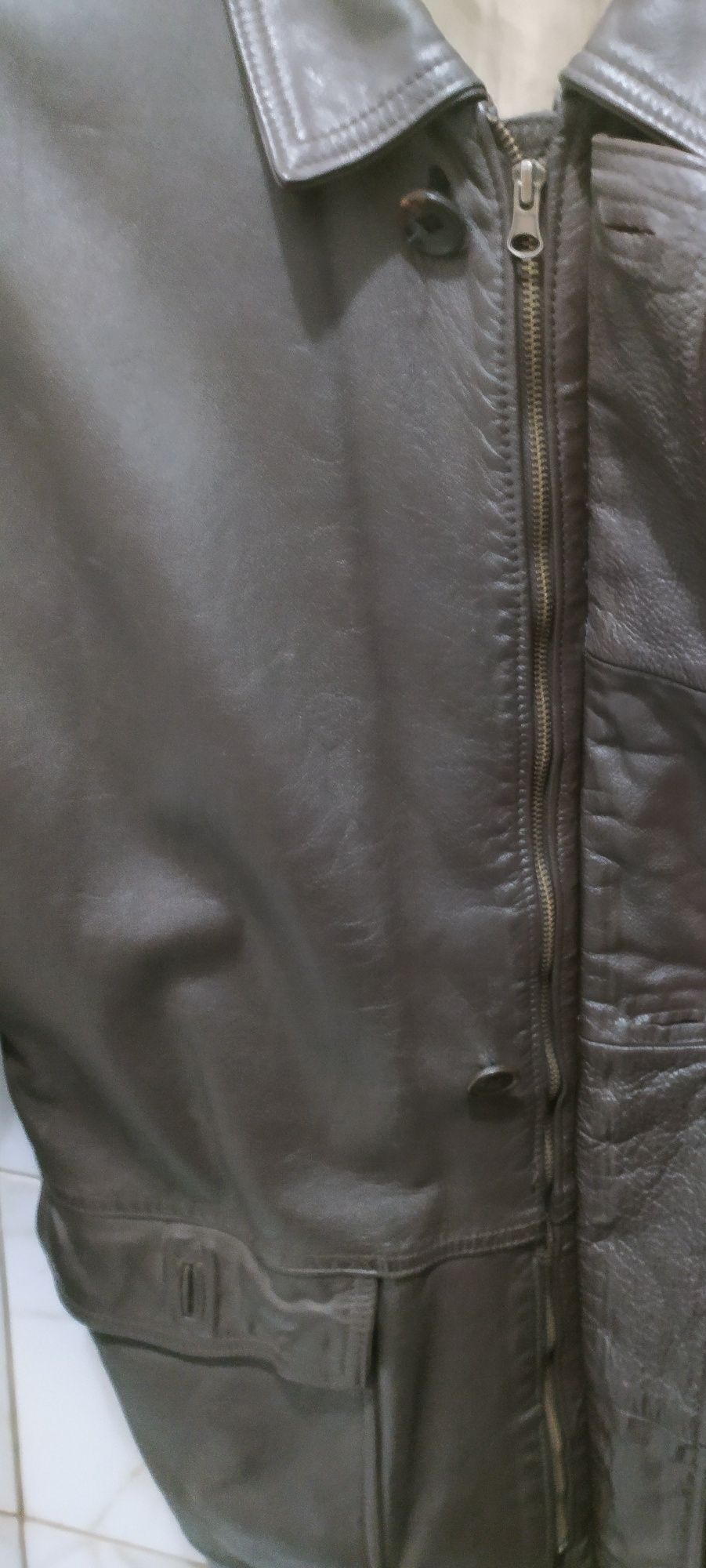 Шкіряна чоловіча куртка коричнева