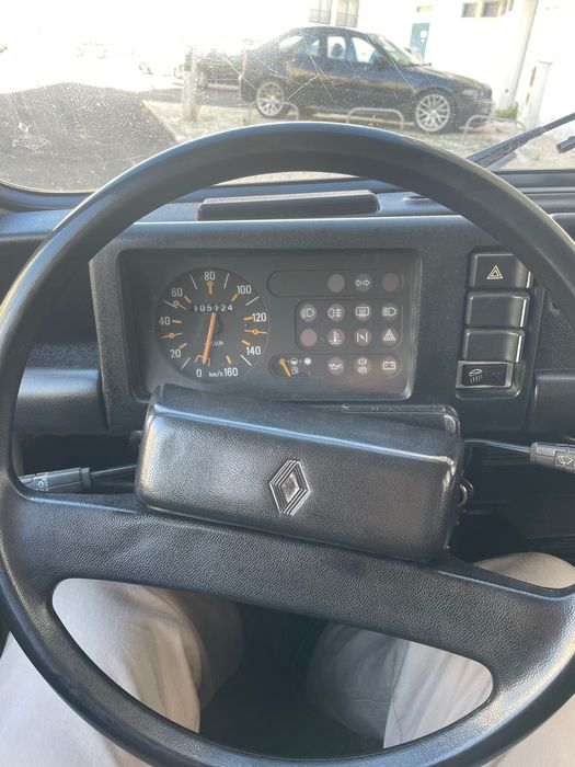 Vendo Renault 4l anda diariamente