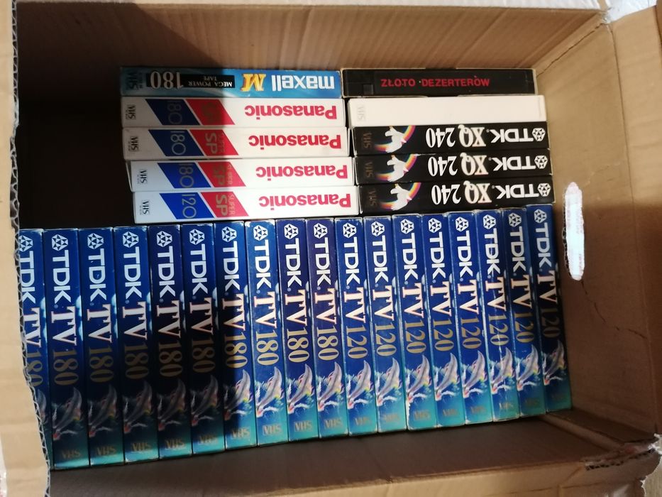 Panasonic nv-fj632+62 kasety.