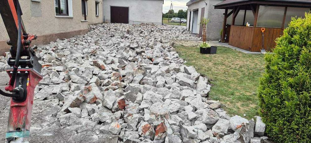 minikoparka z młotem, minikoparka z wiertnicą. RentSerwis wynajem