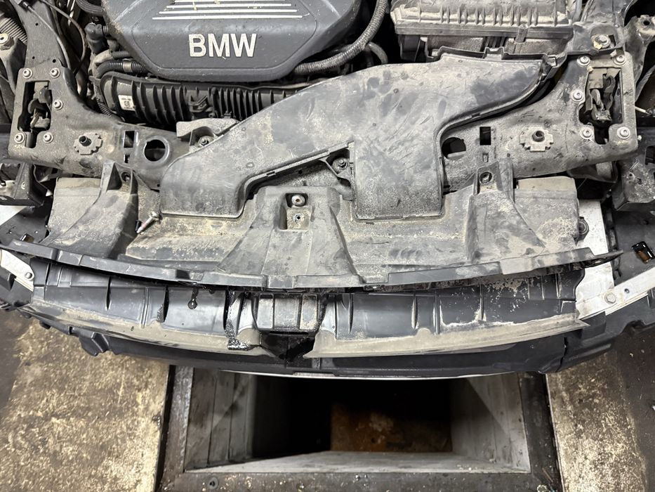 Установочна панель bmw x1 f48 передня панель bmw x1 f48 телевізор ф48