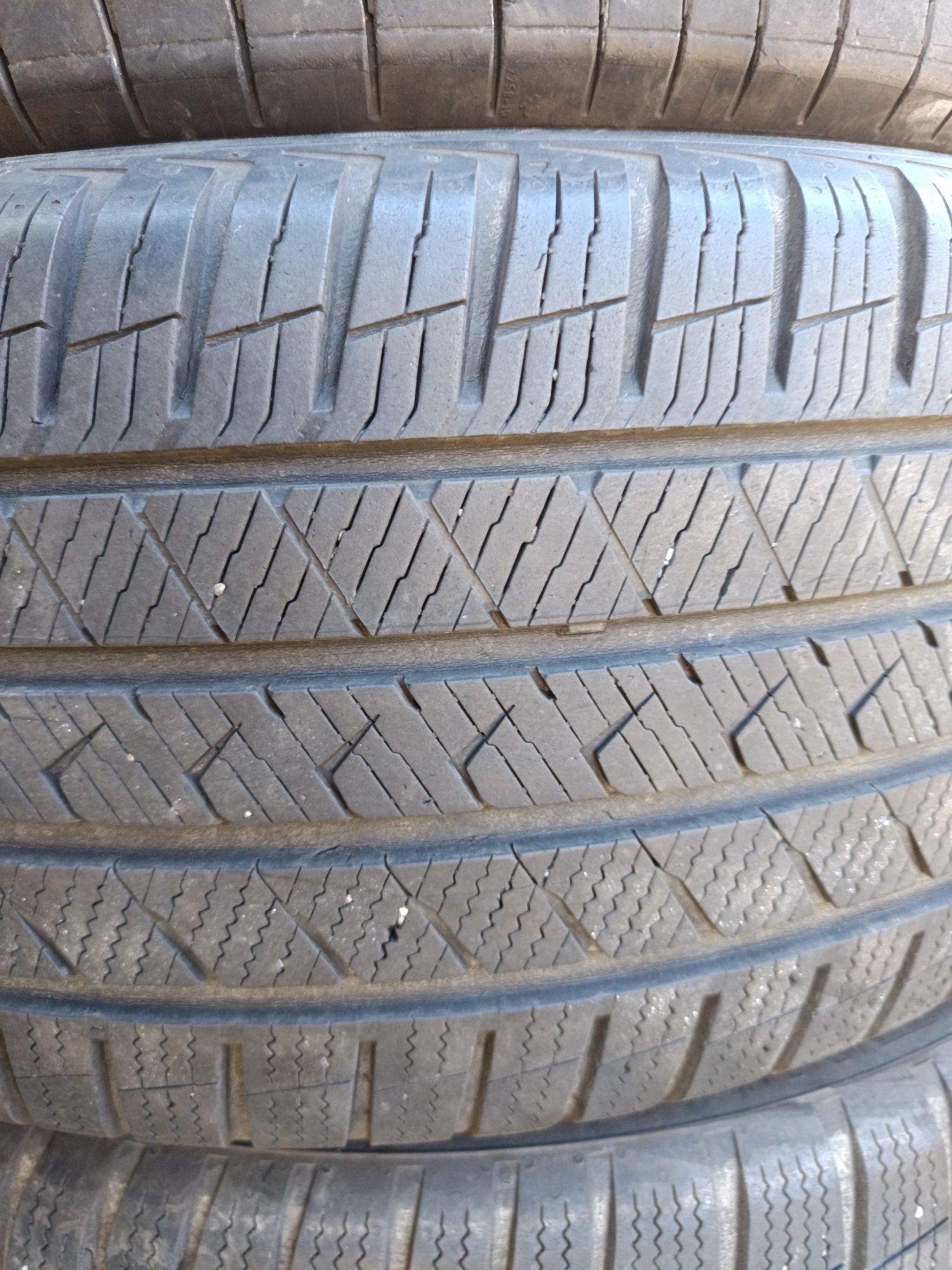 Opony 245/45 r19 vredestein