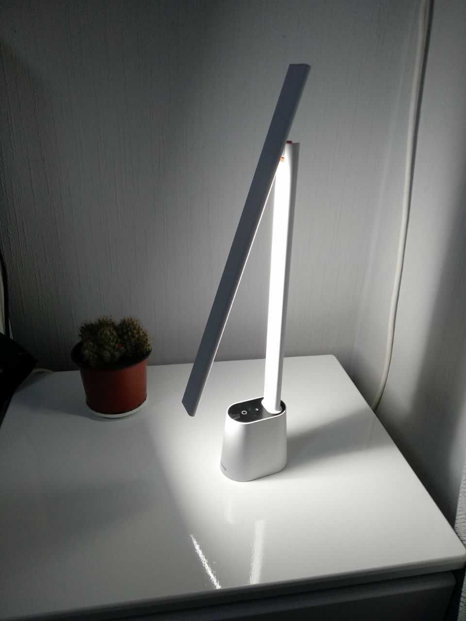 Розумна настільна led лампа, аккумуляторна лампа Baseus.