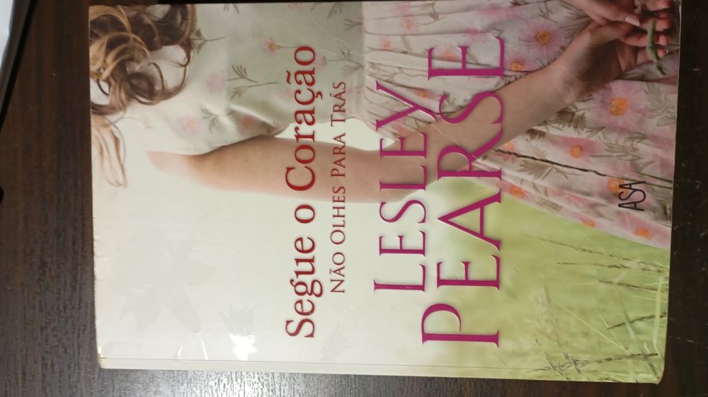 Livros Lesley Pearse, Nora Roberts, Astérix diversos