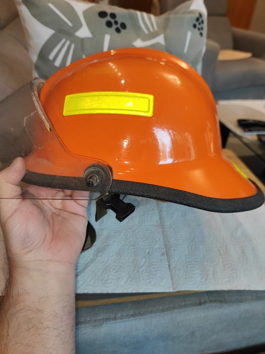 Hełm strażacki model Cairns 660C