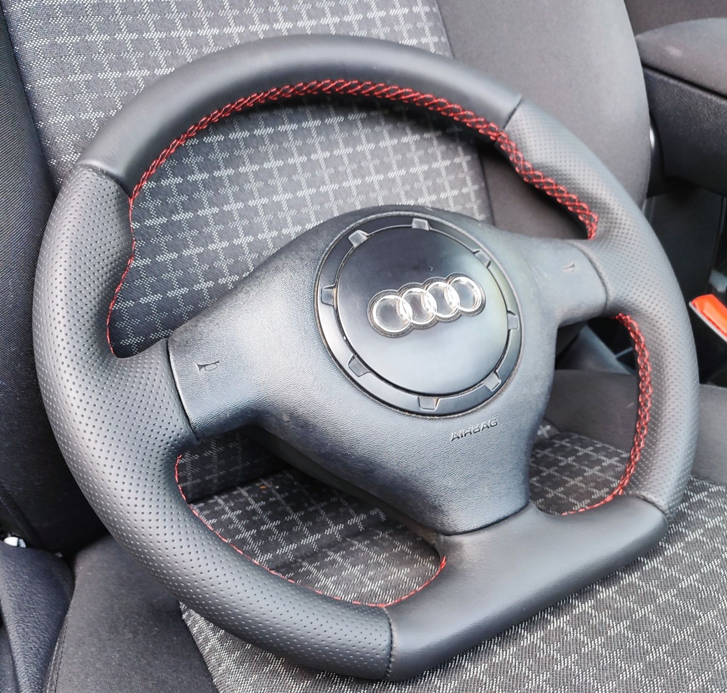 Kierownica Custom ścięta skóra Airbag Audi A3 S3 8L A4 S4 B5 A6 S6 C5