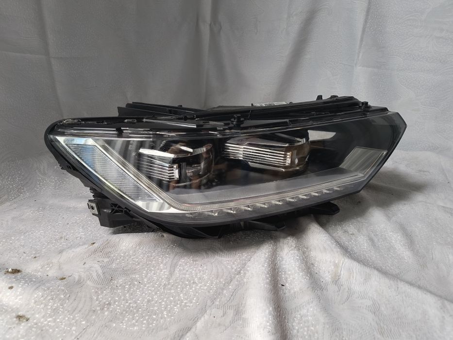 Lampa prawa Full LED VW Passat B8 Europa reflektor przedni
