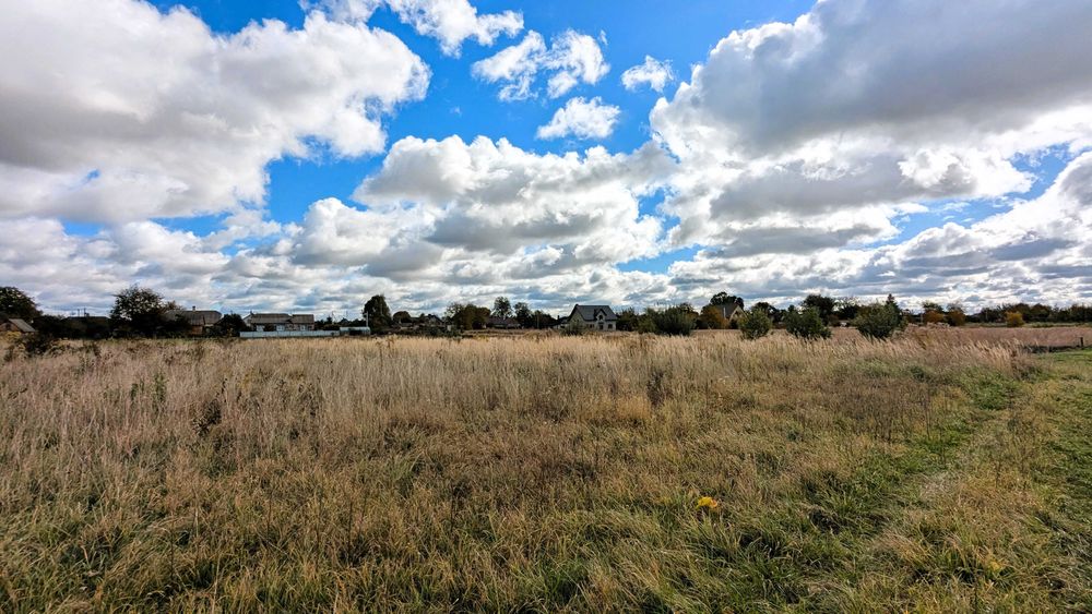 Продам земельну ділянку під забудову с.Острівок