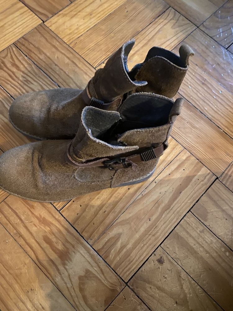 Botas castanhas claras numero 34.