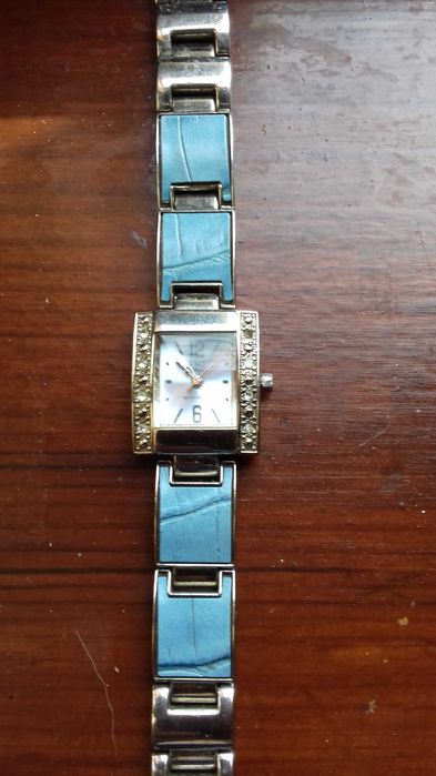 Продам часы женские наручные Q&Q в хорошем состоянии