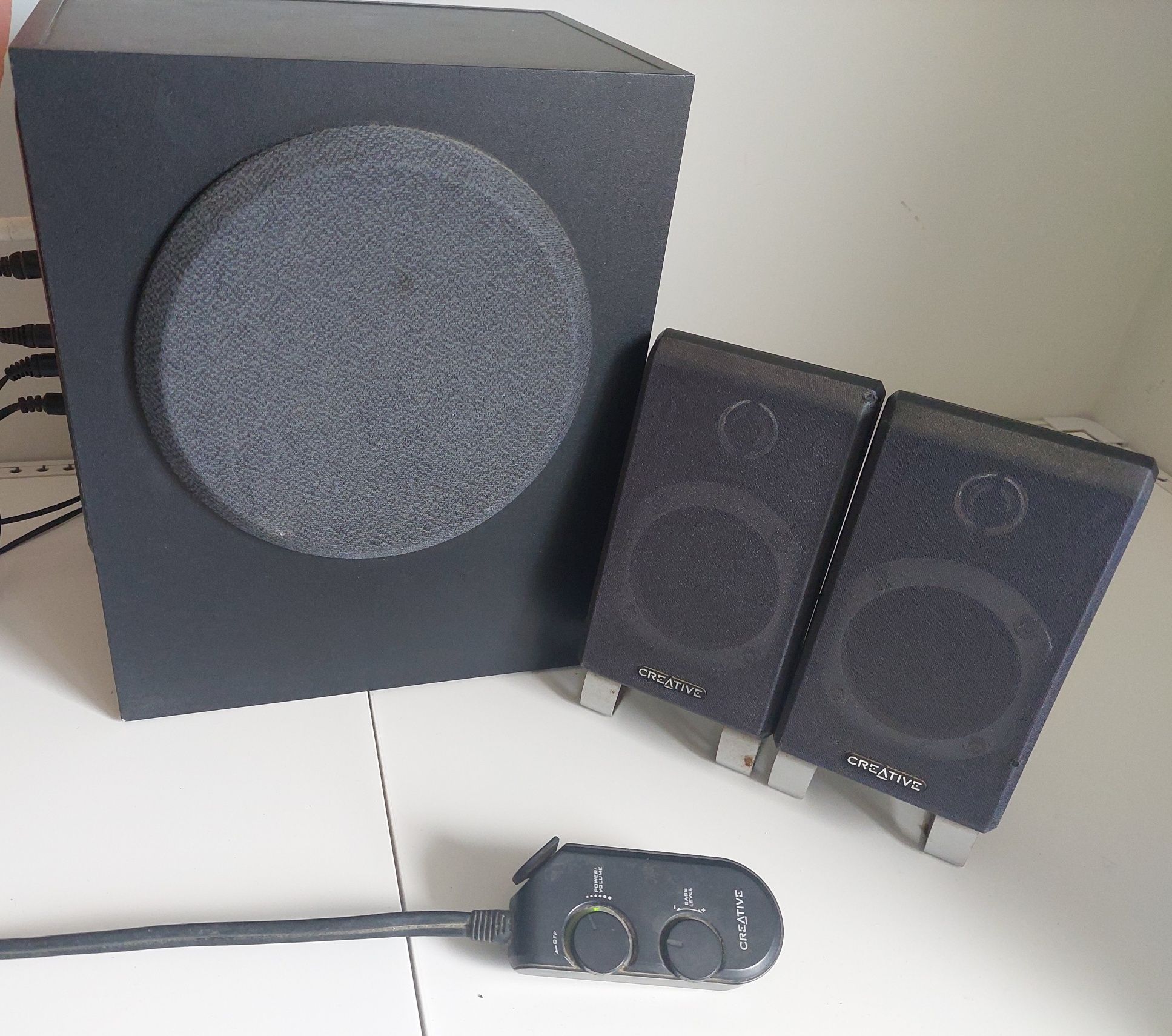 Sistemas de Colunas + subwoofer da Creative