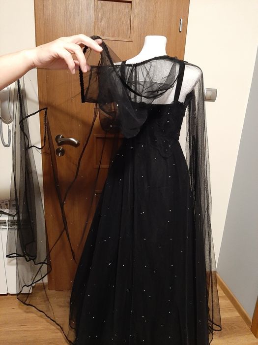 Piękna rozkloszowana balowa sukienka Vintage peleryna dżety sesja