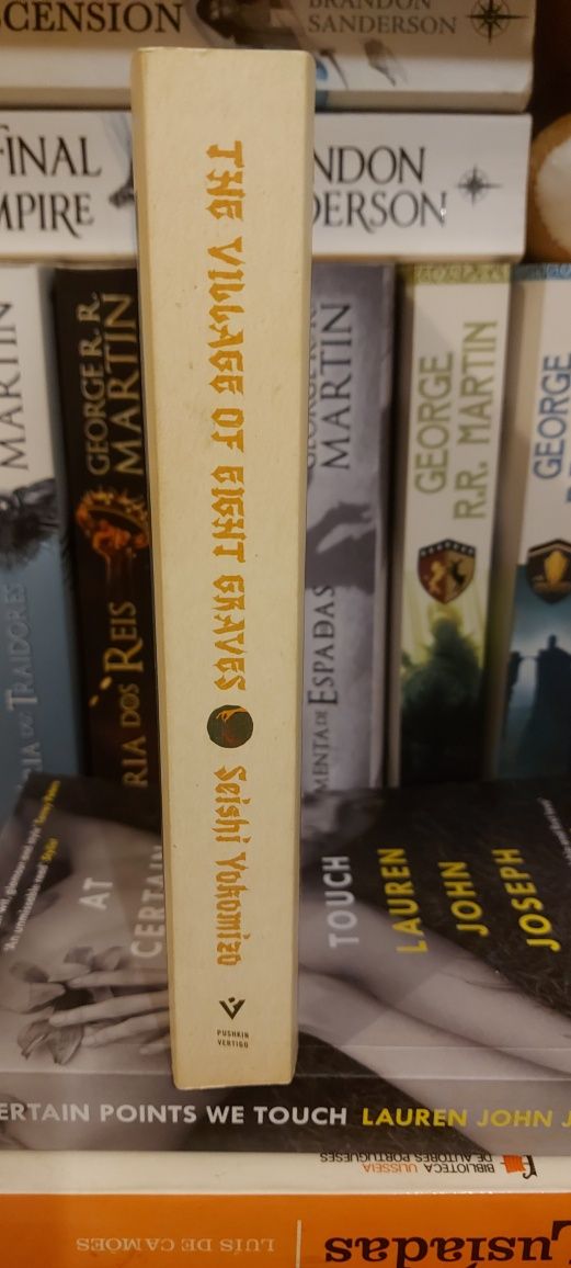 Livro The Village Of Eight Graves