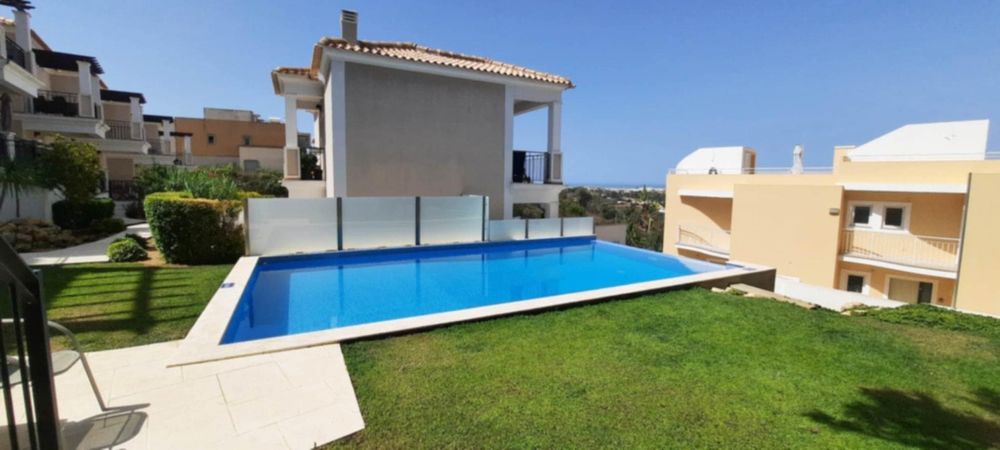 Arrenda-se  T2 ao ano  em Albufeira