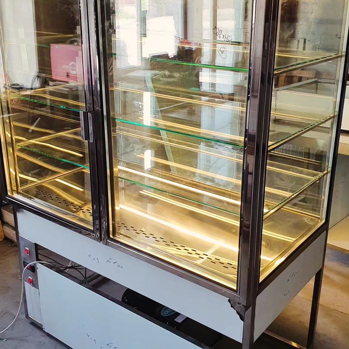 Кондитерська вітрина. Кондитерская витрина